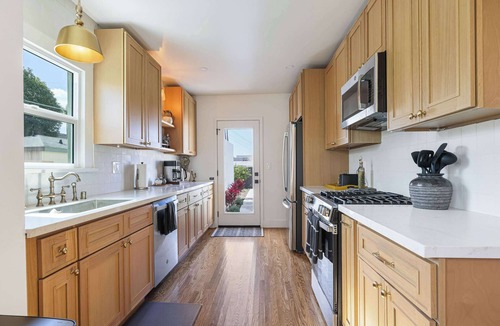 Kensington House | Spanish Style, 3 Beds, Cozy + Spacious, Cafes