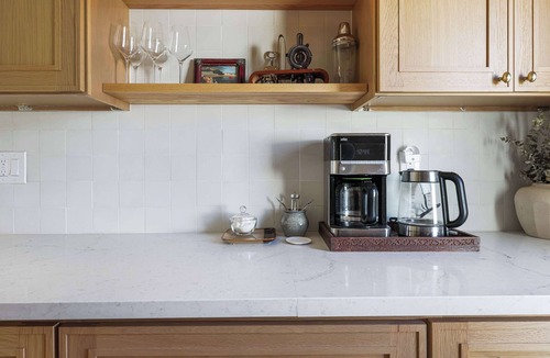 Kensington House | Spanish Style, 3 Beds, Cozy + Spacious, Cafes
