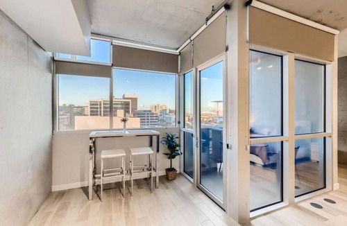 Downtown Las Vegas Condo | Sparkling Juhl byFremont-1 queen 1 sofa bed TONS of Amenities