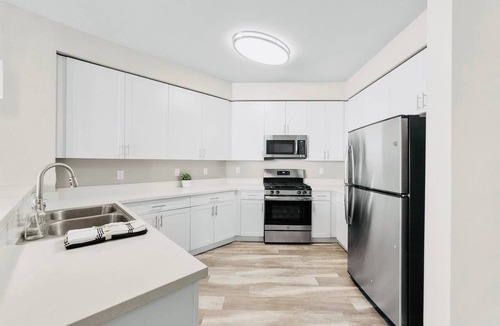 Sparks Apartment | Sparks Marina 1BR · Jacuzzi, Mountain Views & Pool