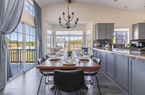 Mountainaire House | Sparrow Nest Hideaway 5BR Home with Hot Tub