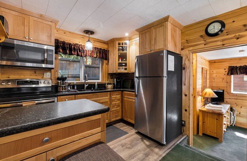 Peninsula Village Cabin | *Special~Lake Almanor~Boat Ramp~Pets~CozyLakeside
