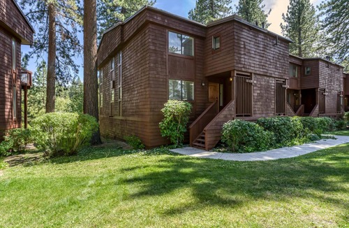 Elk Point Condo | Spectacular Getaway, steps from the Lake