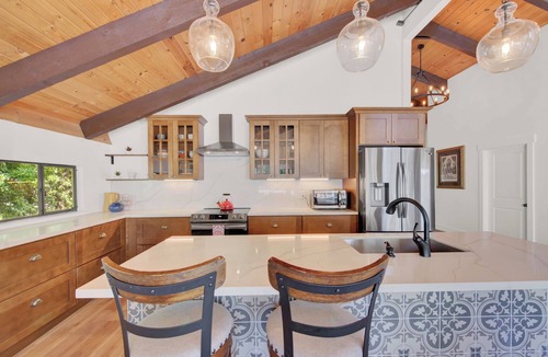 Vacaville Apartment | Spectacular hideaway in heart of historic Vacaville.