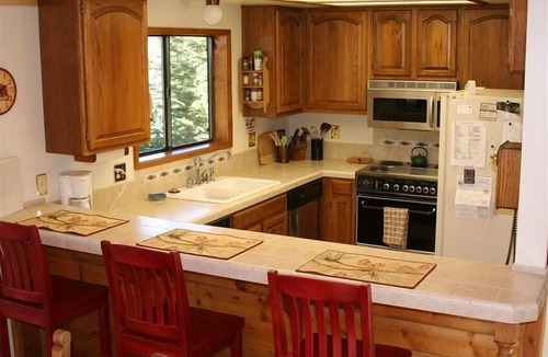Truckee House | Spectacular Views, Full Amenities Access, Walk to Pools/Gym, Sledding out back!