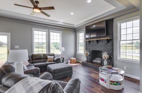 Berry House | Sprawling Kentucky Getaway w/Pool & Hot Tub!