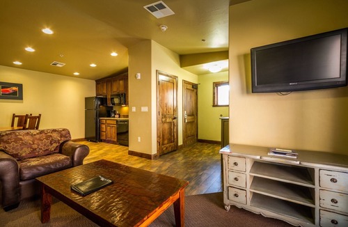 Zion National Park South Entrance Hotel | Springdale Sanctuary | 1 Unit | Steps from Cable Mountain Trails