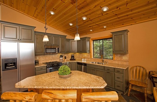 Truckee House | St.Bernard by Tahoe Getaways - Tahoe Donner w Hot Tub + HOA