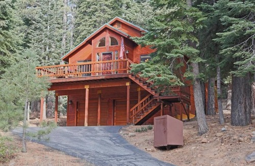 Truckee House | St.Bernard by Tahoe Getaways - Tahoe Donner w Hot Tub + HOA