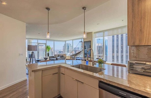 Downtown Phoenix Apartment | Stadium District Apt| Pool,Gym,Balcony,Parking,WD