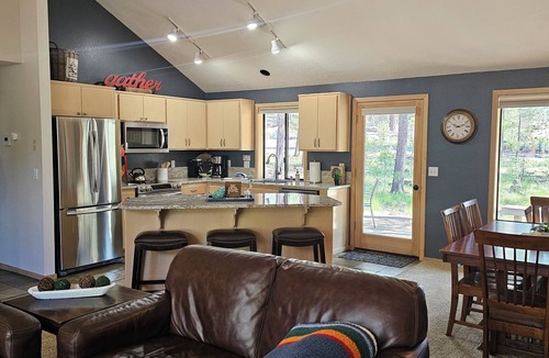 Overlook Park House | Stag Lane, Sunriver. Great Location! Single-level home, SHARC Passes, hot tub!