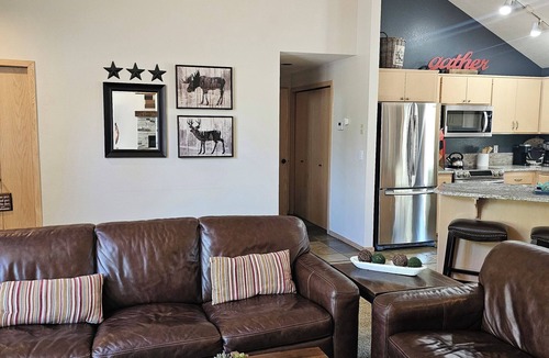 Overlook Park House | Stag Lane, Sunriver. Great Location! Single-level home, SHARC Passes, hot tub!