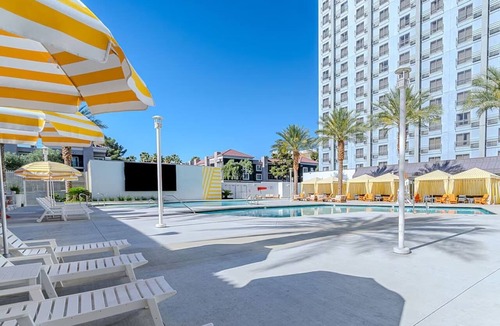 Las Vegas Apartment | Standard King | Cozy Vegas Stay