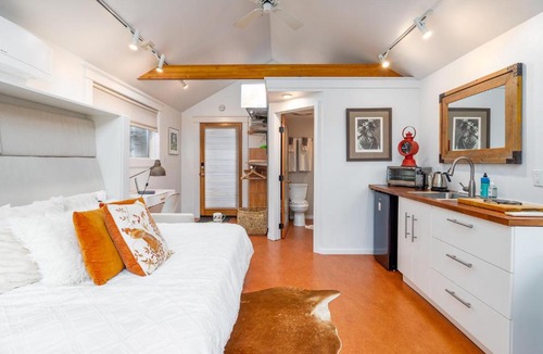 West Eugene House | Star Studio, A Garden Retreat near University of Oregon