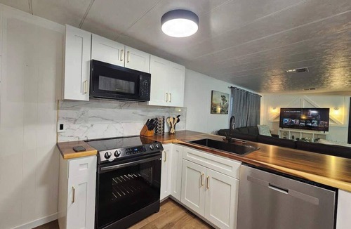 Meadview Apartment | Stargaze Grand Canyon