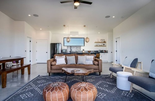 Landers House | Stargazer Retreat and Pet friendly escape.