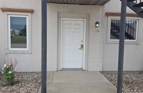 Fort Dodge Apartment | State Softball Tournament Special. Perfect 3-bedroom apartment in Fort Dodge!