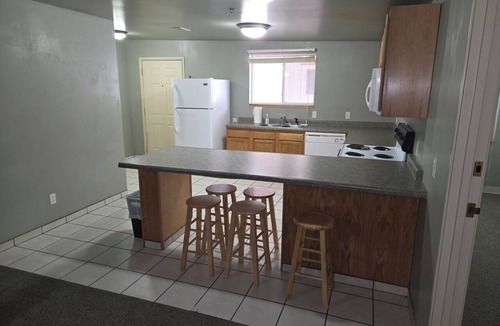 Fort Dodge Apartment | State Softball Tournament Special. Perfect 5-bedroom apartment in Fort Dodge!