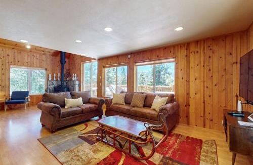 Upper Kingsbury House | Stateline Chalet - 5BR Panoramic Mountain Views Dipping Pool & Dry Sauna