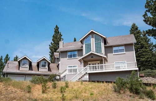 Montgomery Estates House | Stately Home Sleeping 8 with Hot Tub Near Heavenly Ski Resort -2184M~
