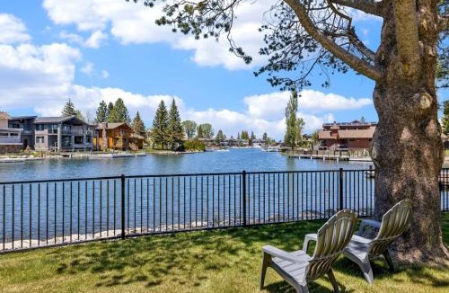 Tahoe Keys House | Stay Classy Tahoe- 5 Bed Tahoe Keys Home w Hot Tub