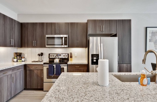 Camelback East Apartment | Stay Gia Modern 1 Br Apartment with Swimming Pool
