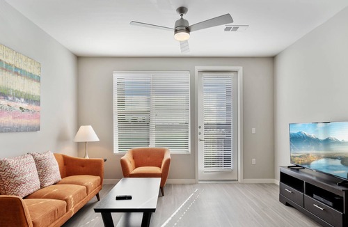 Camelback East Apartment | Stay Gia Modern 1 Br Apartment with Swimming Pool