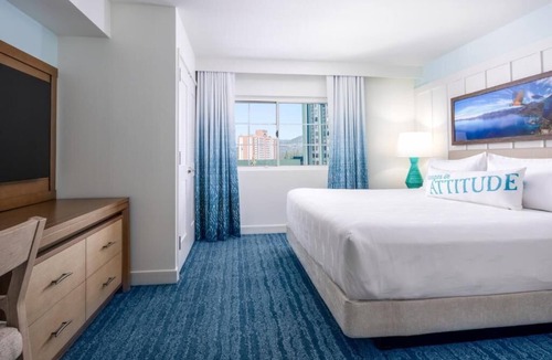 Lakeside Park Hotel | Stay in a Spacious Rooms Near Tahoe's Local Landmarks & Dinings | Pets Allowed
