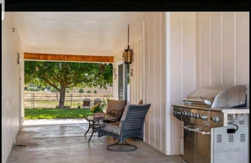 Paso Robles House | STAY IN PARADISE MINUTES AWAY FROM WINERIES