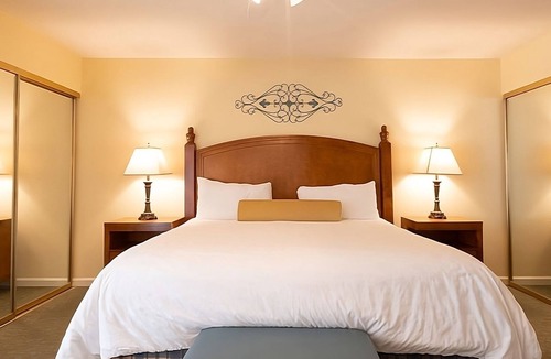 San Diego Country Estates Hotel | Stay in the Heart of Ramona! Full Kitchen, Free Parking & Pool!