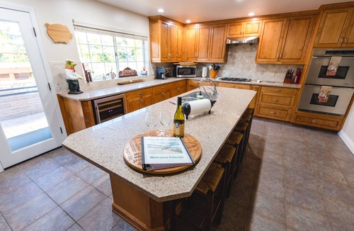 Paso Robles House | Stay on a Working Vineyard moments from Downtown Paso Robles Heated Pool avail.