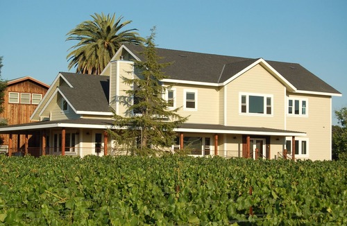 Healdsburg House | Stay on the vineyard, hot tub &pool. 5 Queen suites, chef's kitchen, wrap porch