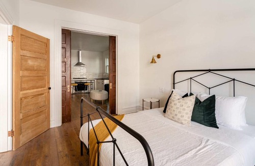 Uptown Apartment | Stay Portland - 1BR - Walk to Coffee, Brews & NW 23rd Shops