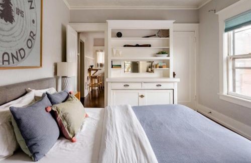 Belmont Apartment | Stay Portland - Comfy SE Portland Apartment - Great Eats & Bars