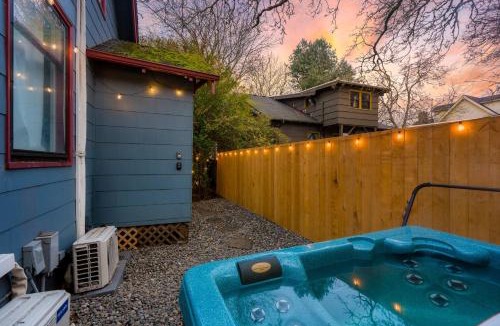King House | Stay Portland - Cute & Charming Portland Home 91 WalkScore