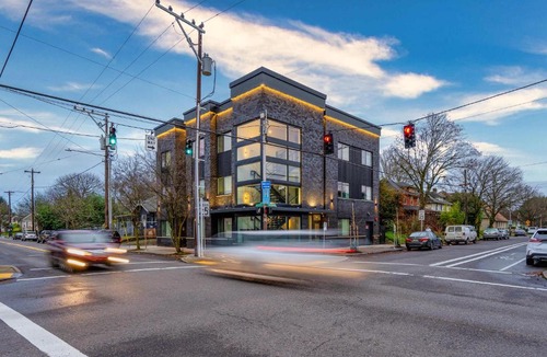Humboldt Apartment | Stay Portland - Designer 2BR Alberta Arts District 90 WalkScore