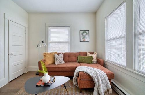 Richmond House | Stay Portland - Mt Tabor Retreat - Local Eateries - Shops - Bars