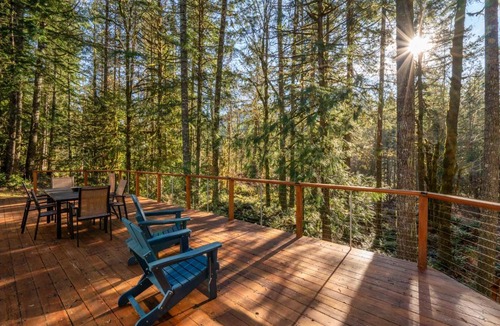 Zigzag House | Stay Portland - Relaxing River Retreat