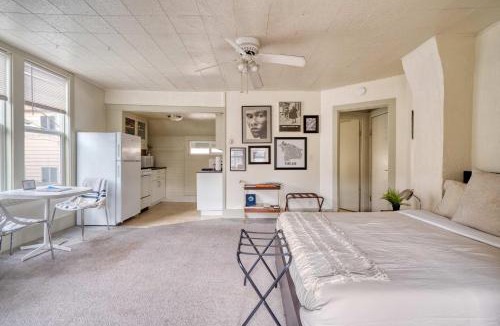 Buckman Neighborhood Apartment | Stay Portland - Sun-Filled Buckman Studio!