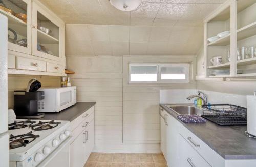 Buckman Neighborhood Apartment | Stay Portland - Sun-Filled Buckman Studio!