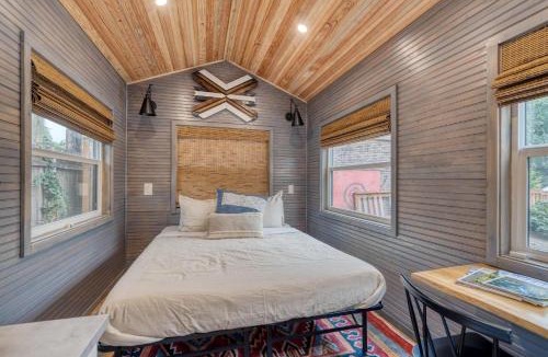 Hosford-Abernethy House | Stay Portland - Tiny Aztec - Walk to Local Shops & Restaurants