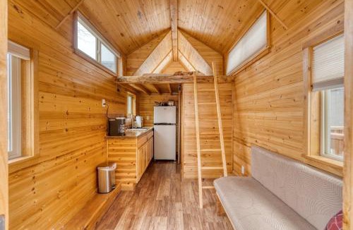 Hosford-Abernethy House | Stay Portland - Tiny Log Cabin - Walk to Local Shops & Eateries
