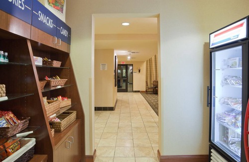 Fairfield Condo | Staybridge King Suite. Pool & Hot Tub. Free Breakfast. Visit a Nearby Winery!