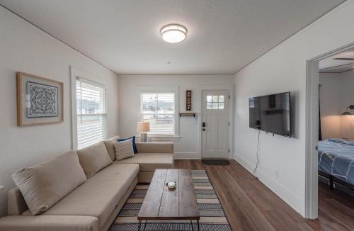 Coos Bay House | #StayInMyDistrict Bluebird Cottage Coos Bay