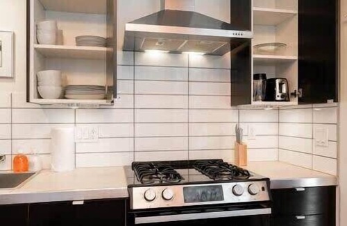 Belmont House | #StayinMyDistrict Buckman Open Loft-Style Townhome