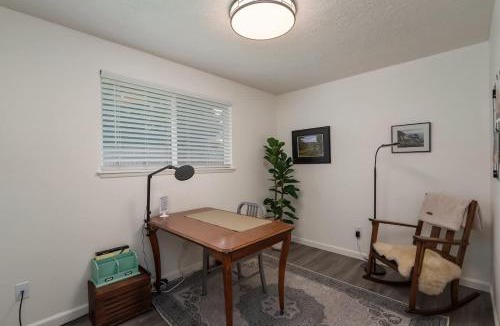 Northwest Vancouver House | #StayinMyDistrict Quiet 2BR Office Pet Friendly