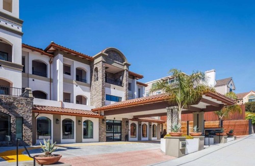 Beach Hill - Beach Flats Hotel | Steps to Boardwalk | Ocean View + Free Breakfast