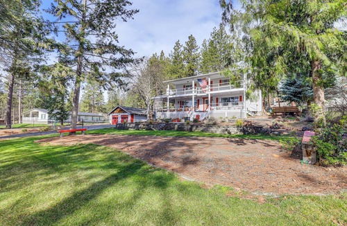 South Cascades Area Cottage | Steps to Pine Hollow Reservoir: Home w/Fire Pit!