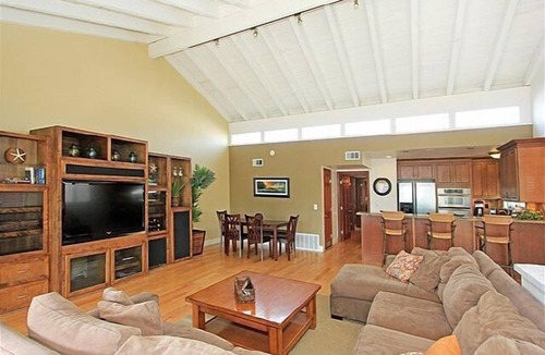 Santa Ana Heights House | Steps to Sand, Bikes, Balcony & Great Parking
