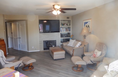 Townsite Apartment | Steps To The Beach !